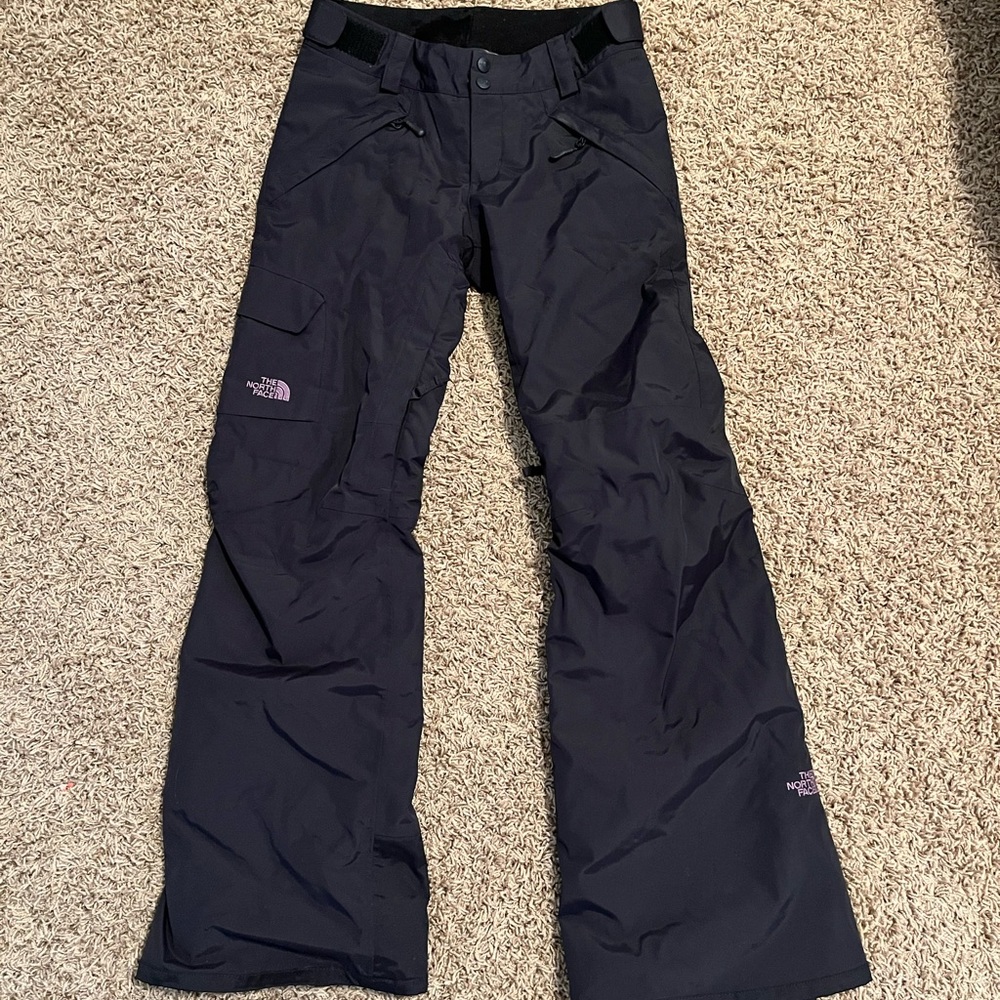 Amazing condition North Face XS black Women’s Skiing Snowboarding Pants
